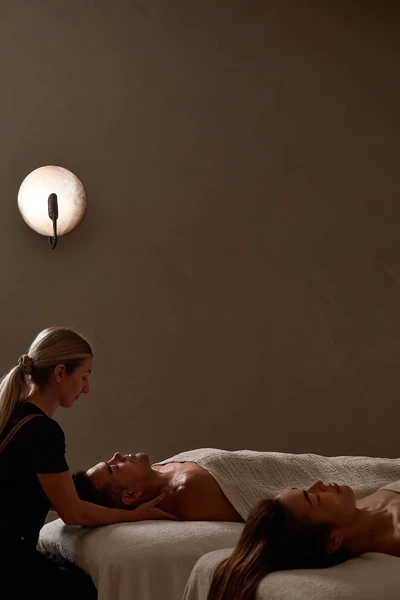 Aurora treatment couples massage